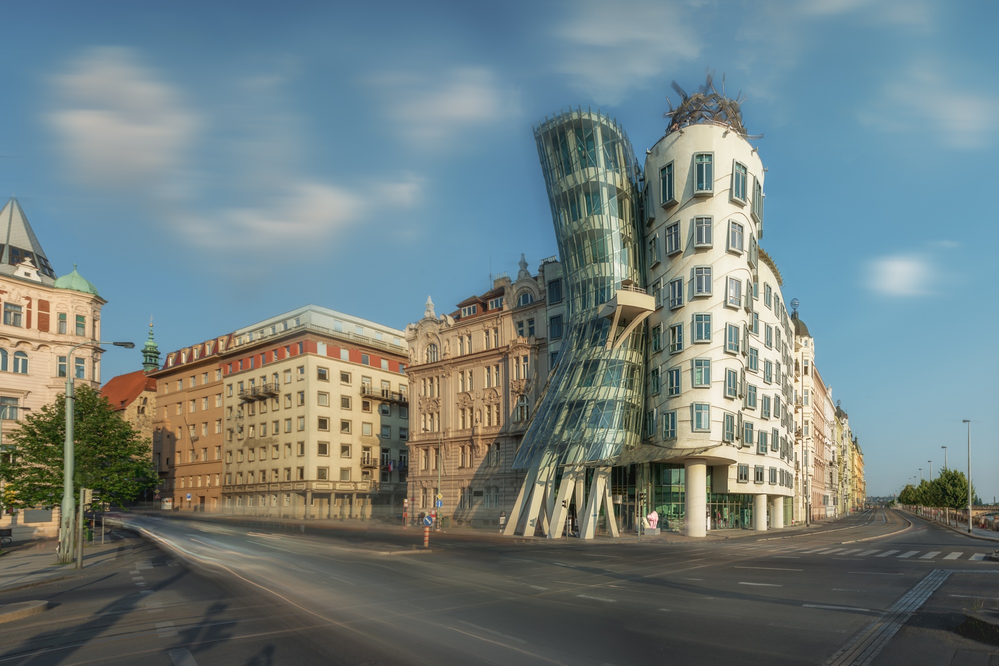 DANCING HOUSE